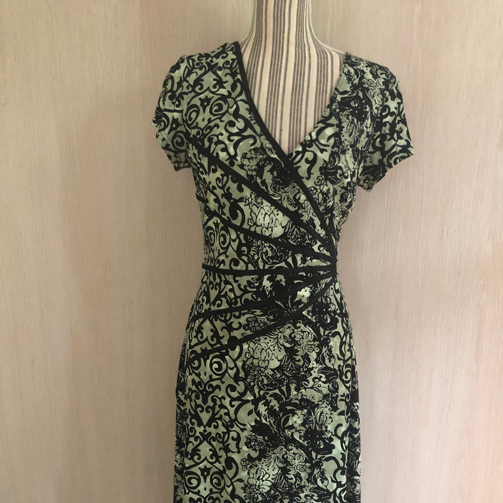 Conected Apparel green lightweight dress size 10